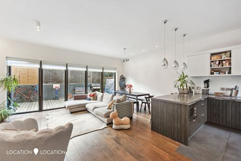 3b Chelmer Road, London, E9 6AY