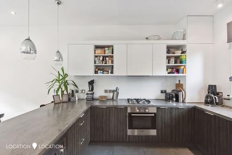 3b Chelmer Road, London, E9 6AY