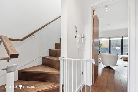 3b Chelmer Road, London, E9 6AY