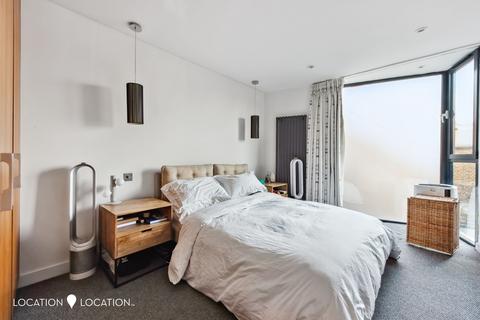 3b Chelmer Road, London, E9 6AY