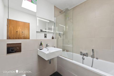 3b Chelmer Road, London, E9 6AY