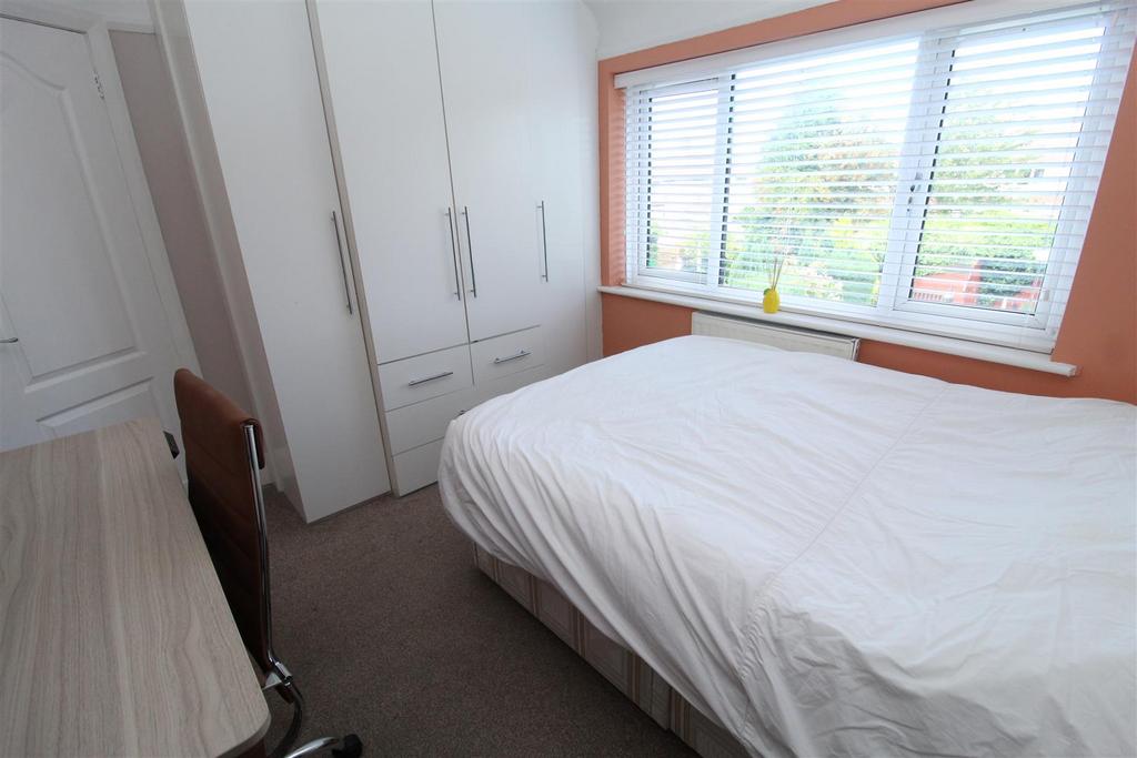 Bed2a.JPG