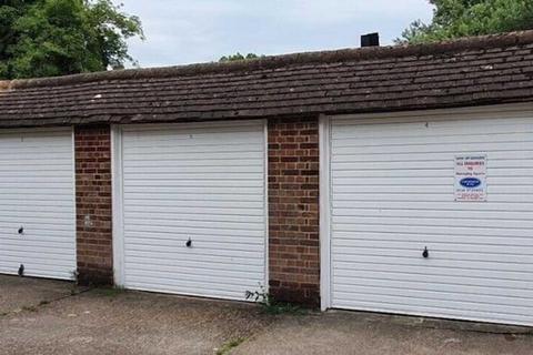 Garage to rent, Newtown Road, Denham UB9