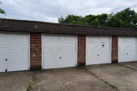 Garage to rent, Newtown Road, Denham UB9