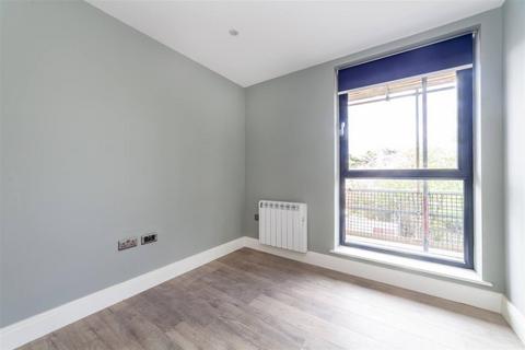 2 bedroom flat to rent, New Malden, KT3