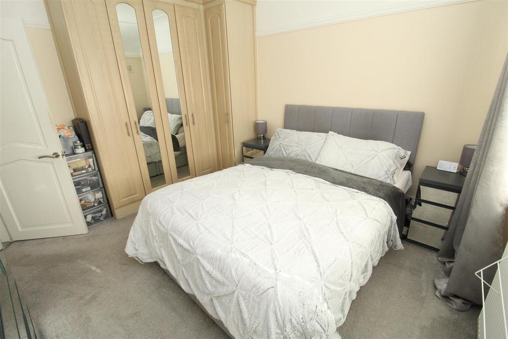Bed1a.JPG