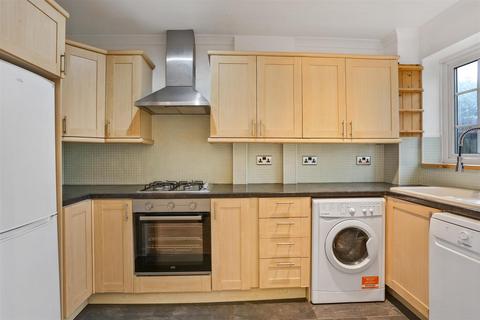 2 bedroom terraced house to rent, Tapestry Close, Sutton SM2