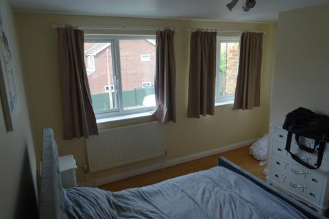 2 bedroom end of terrace house to rent, Sycamore Drive, Brentwood CM14