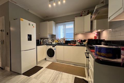 3 bedroom flat to rent, Uxbridge Road, London W7