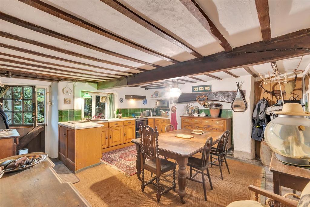 Kitchen/ Dining Room
