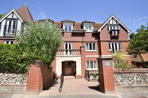 2 bedroom flat to rent, Carew Road, Eastbourne BN21