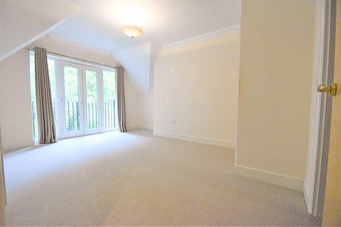 2 bedroom flat to rent, Carew Road, Eastbourne BN21