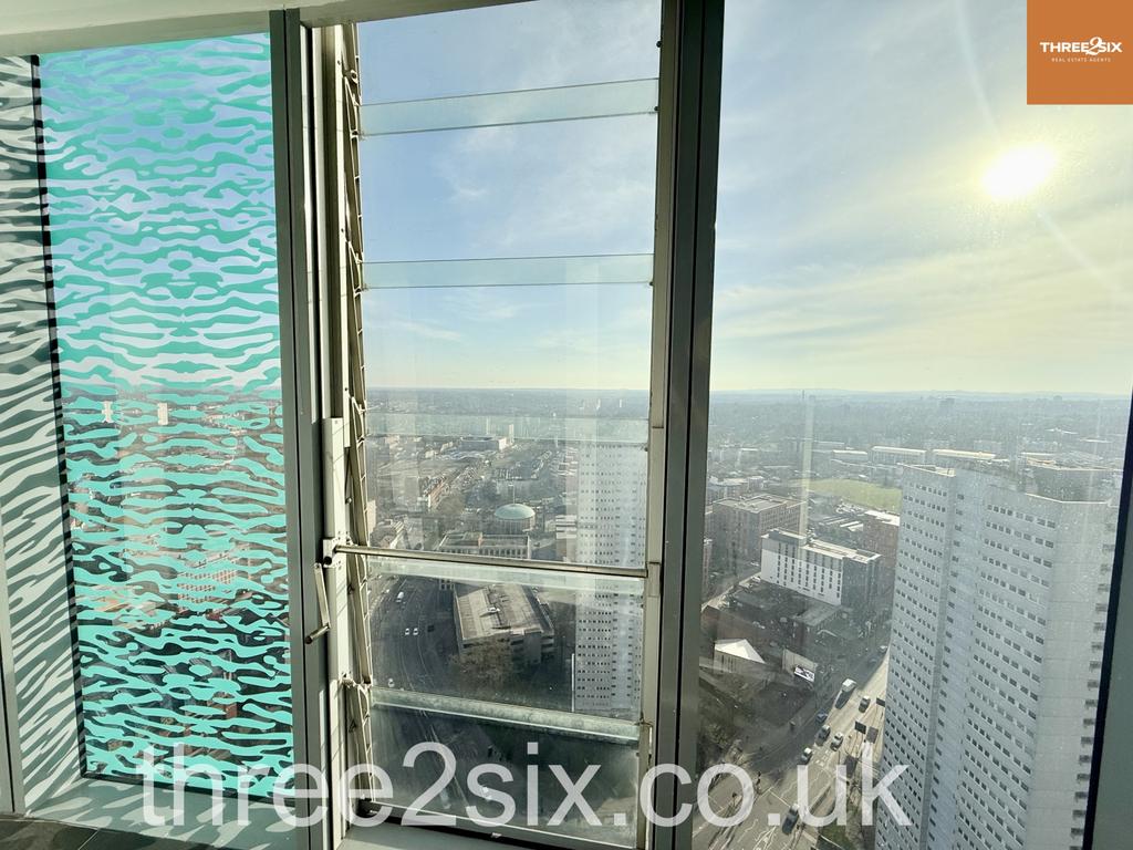 Luxury 34th-Floor Apartment in Beetham Tower –