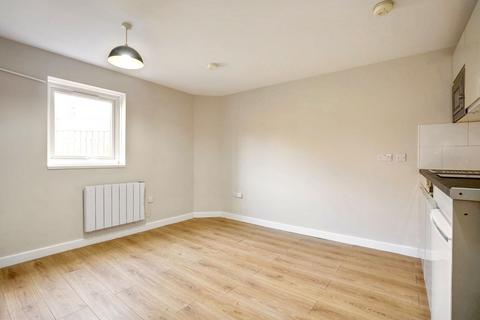 Studio to rent, Queen Anne Road, Coronet House, ME14