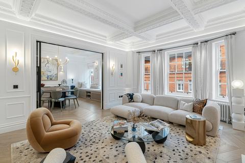 3 bedroom flat for sale, Davies Street, London W1K