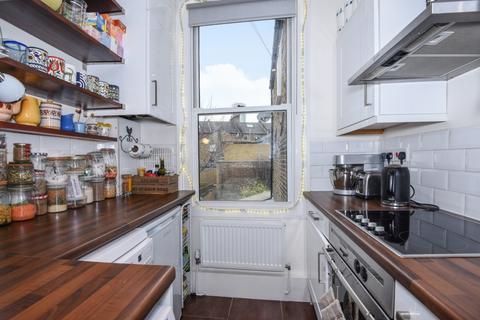 2 bedroom apartment to rent, Meadow Road Vauxhall SW8