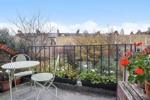 2 bedroom apartment to rent, Meadow Road Vauxhall SW8