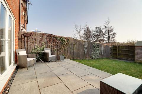 3 bedroom townhouse for sale, Kingscroft Drive, Brough