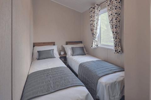 2 bedroom detached house for sale, Glen Road, Shipley BD17