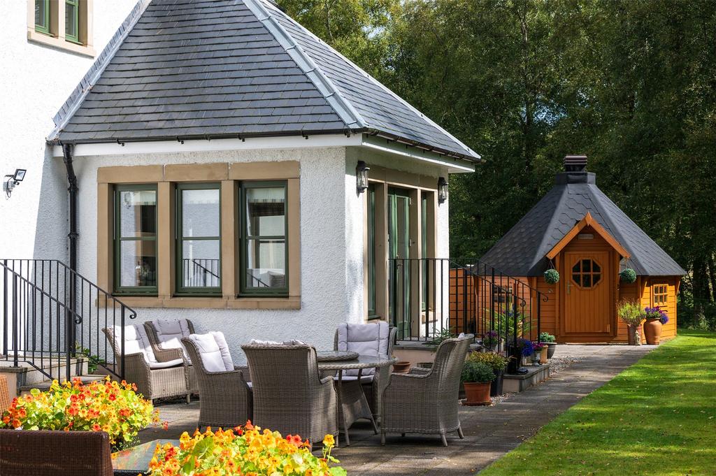 Garden, Patio &amp; Hut
