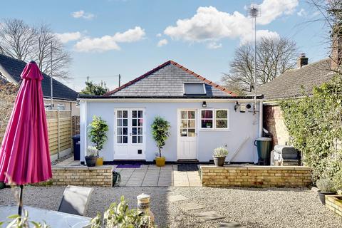 2 bedroom detached bungalow for sale, New Cheveley Road, Newmarket CB8