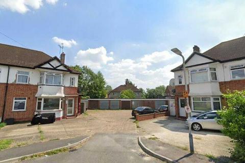Garage to rent, Barnard Gardens, Hayes UB4