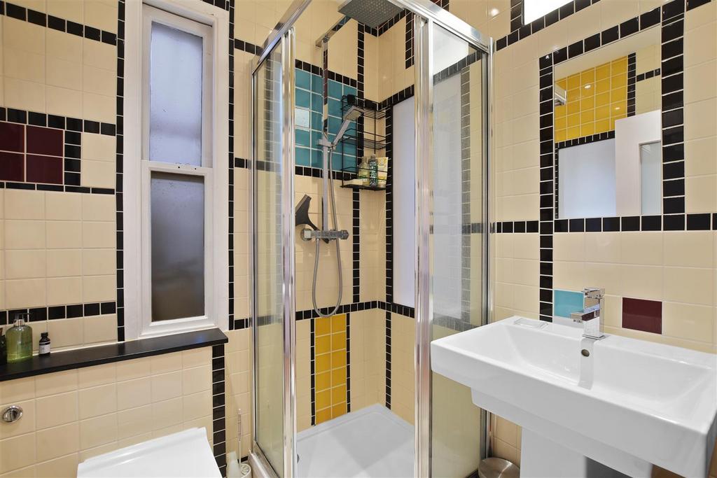 31 Brookfield Mansions - Shower.JPG