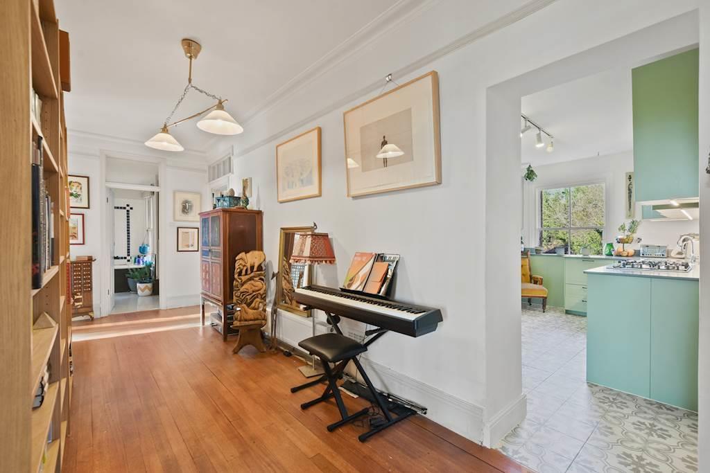 31 Brookfield Mansions - Hall.JPG