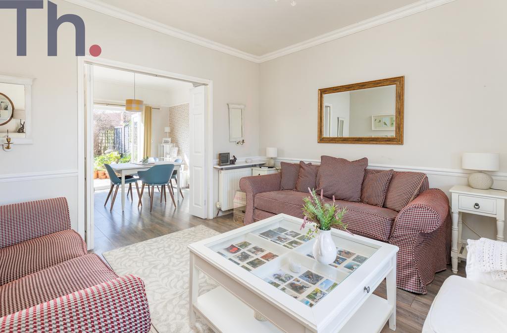 Lounge &amp; Dining Room