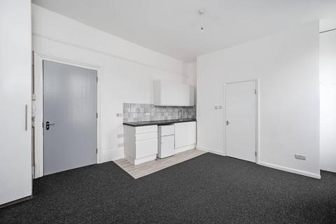 Studio to rent, Bodney Road, Hackney, London, E8