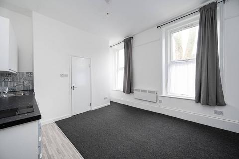 Studio to rent, Bodney Road, Hackney, London, E8