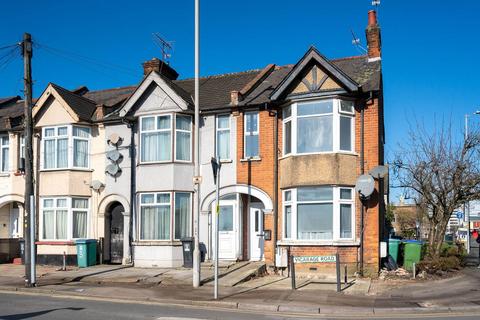 1 bedroom flat for sale, 1 Vicarage Road, Watford, WD18