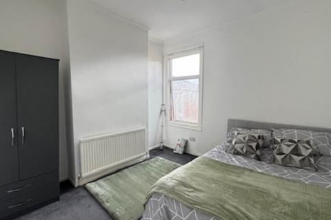 House share to rent, St`Mary Street, Newham