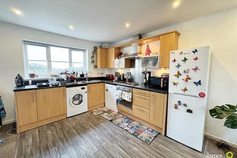 2 bedroom flat for sale, Bishpool View, Newport