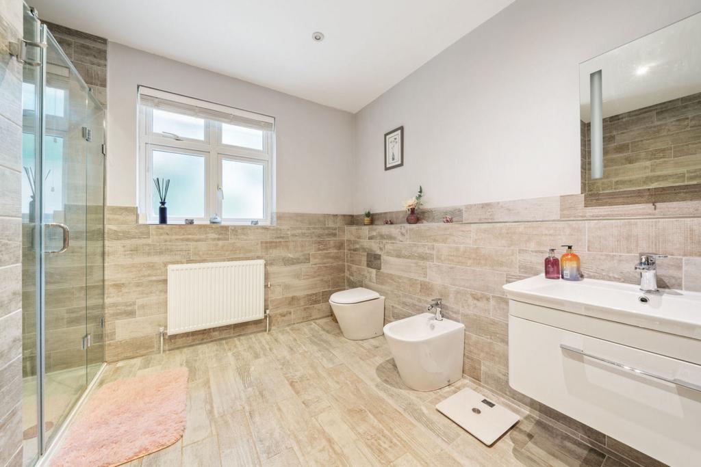 En suite bathroom