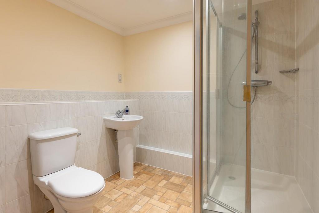 New shower room-1.jpg