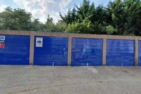 Garage to rent, Trumpsgreen Road, Virginia Water GU25