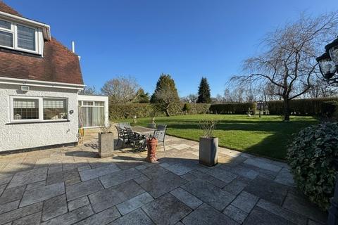 4 bedroom detached house to rent, DOVEHOUSE LANE