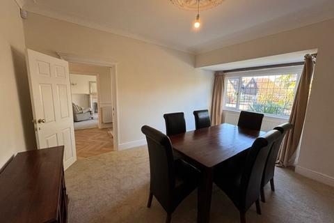 4 bedroom detached house to rent, DOVEHOUSE LANE