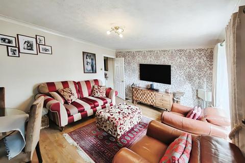 2 bedroom terraced house for sale, Sandringham Court, Slough