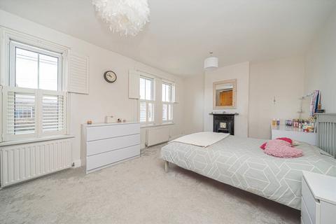 67 Fourth Cross Road, Twickenham, TW2 5EP