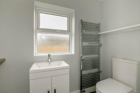 2 bedroom terraced house to rent, Whitehall Grove, Drighlington