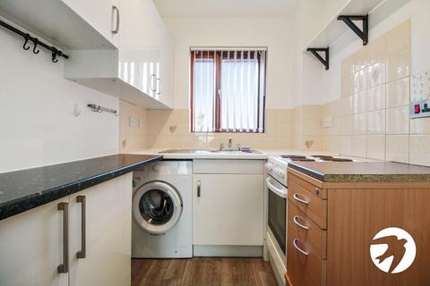 Studio to rent, Haig Gardens, Gravesend, Kent, DA12