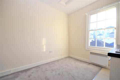 Studio to rent, Lansdowne Place, Hove