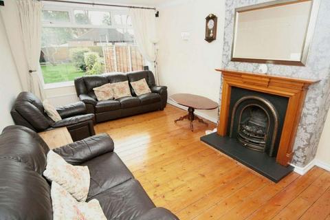 3 bedroom semi-detached house to rent, Ainsdale Drive, Sale