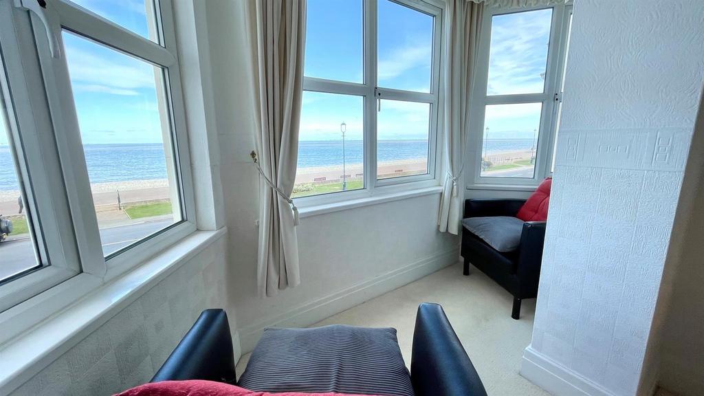 Sitting area with bay window