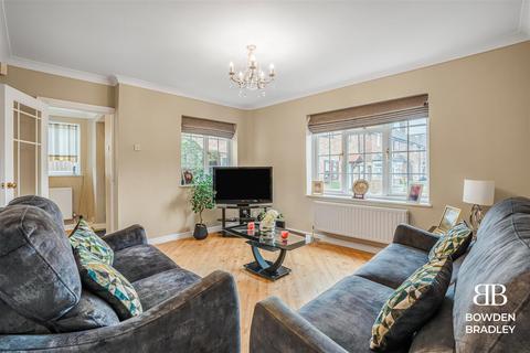 50 Stapleton Crescent, Rainham, RM13 7HA