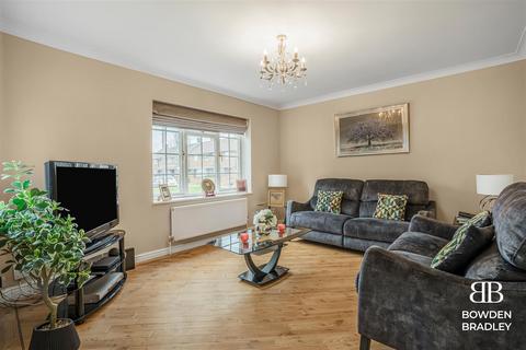 50 Stapleton Crescent, Rainham, RM13 7HA