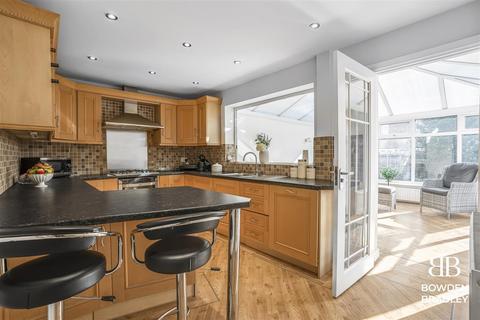 50 Stapleton Crescent, Rainham, RM13 7HA