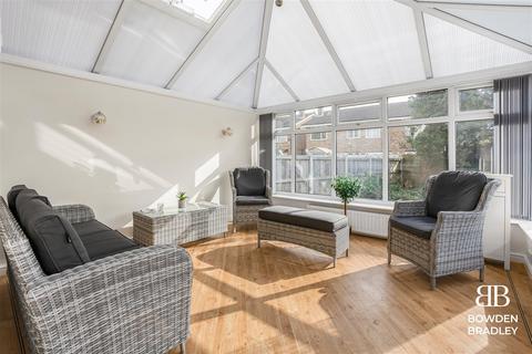 50 Stapleton Crescent, Rainham, RM13 7HA